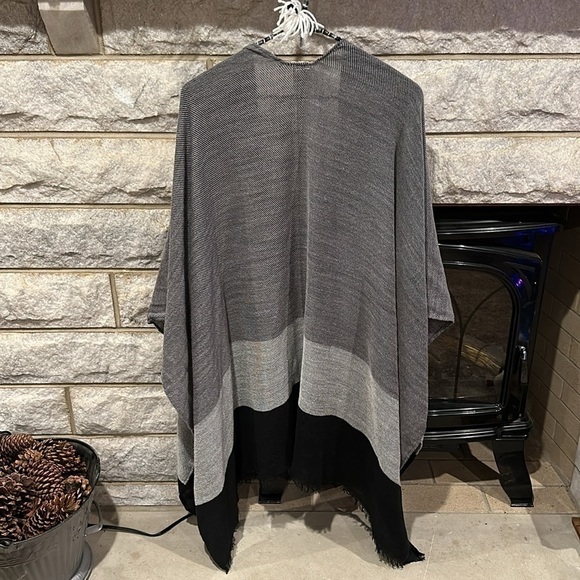 CJ Banks cape gray black one size - Picture 6 of 6